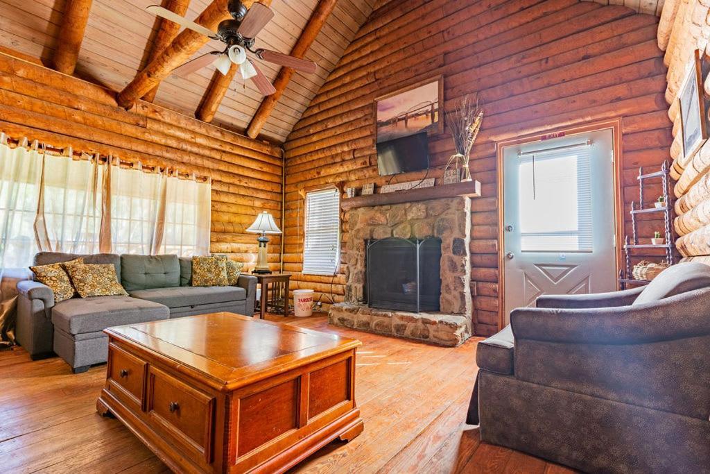 Authentic Log Cabin Mins From Chatts Best Sites Chattanooga Exterior photo
