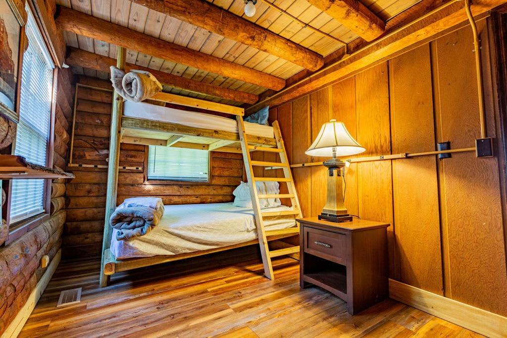 Authentic Log Cabin Mins From Chatts Best Sites Chattanooga Exterior photo