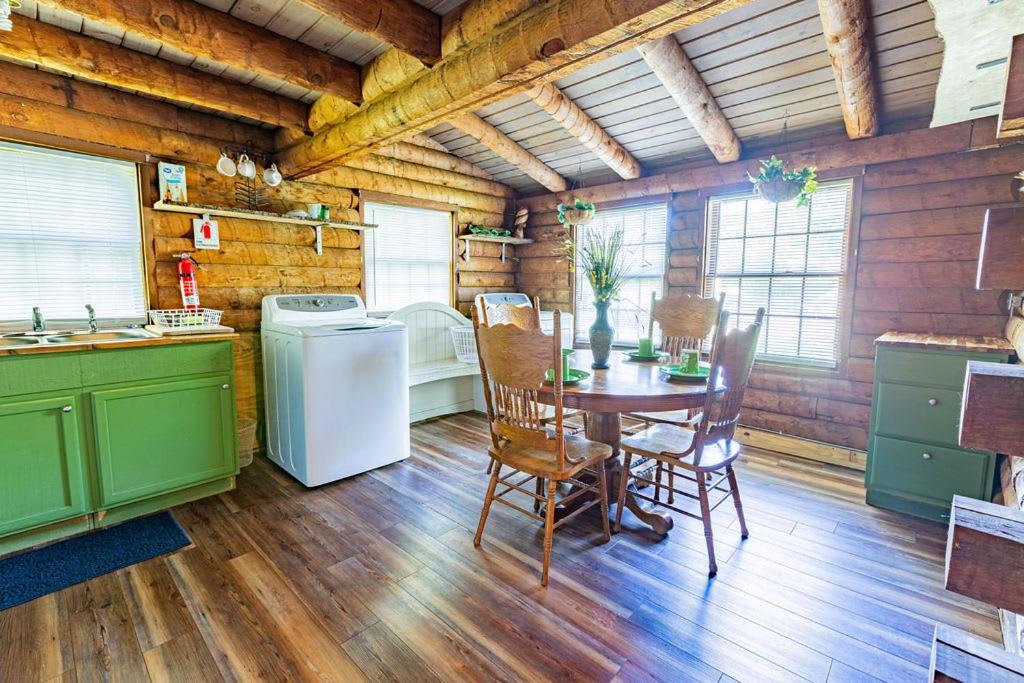 Authentic Log Cabin Mins From Chatts Best Sites Chattanooga Exterior photo